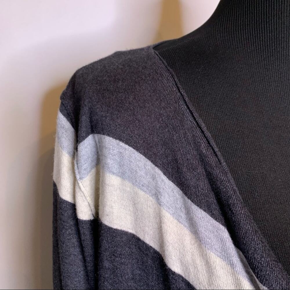 Tommy Bahama gray white striped wool blend cowl neck sweater size Medium - Picture 5 of 12